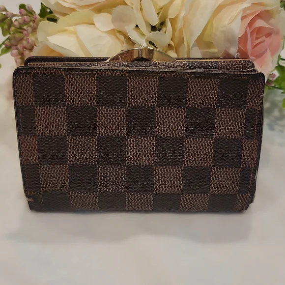 ‼️CLEARANCE SALE‼️ Authentic Louis Vuitton kisslock wallet in Damier Ebene